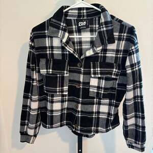 Jolie & Joy Black and White Plaid Cropped Flannel Shacket Jacket Size Medium